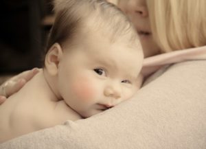 Baby Blick Schulter