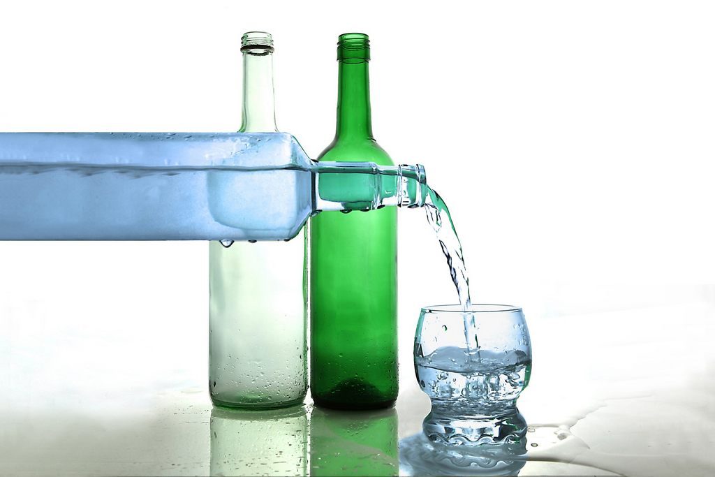 Wasserflasche Wasser trinken